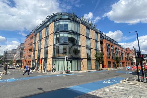 2 Bedroom, 2 bath, 1 reception Apartment - Photo 1