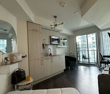 For Lease - 27 Bathurst Street Unit# 701W, Toronto, Ontario - Photo 1