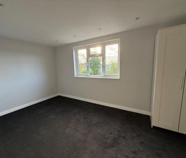 4 bedroom end of terrace house to rent - Photo 6