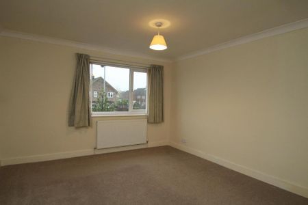 4 bedroom semi-detached house to rent - Photo 4