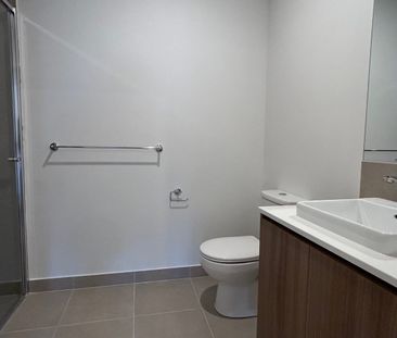 BRAND NEW, Functional & Great Location!! - Photo 6