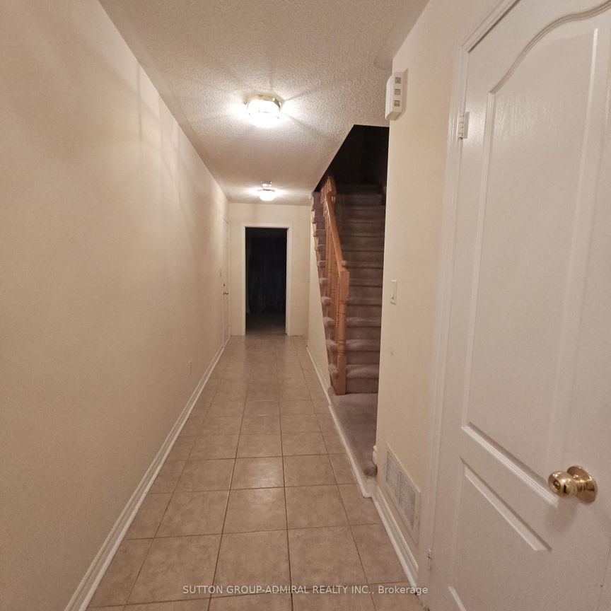 For Lease - 27 Frost King Lane, Toronto, Ontario - Photo 1