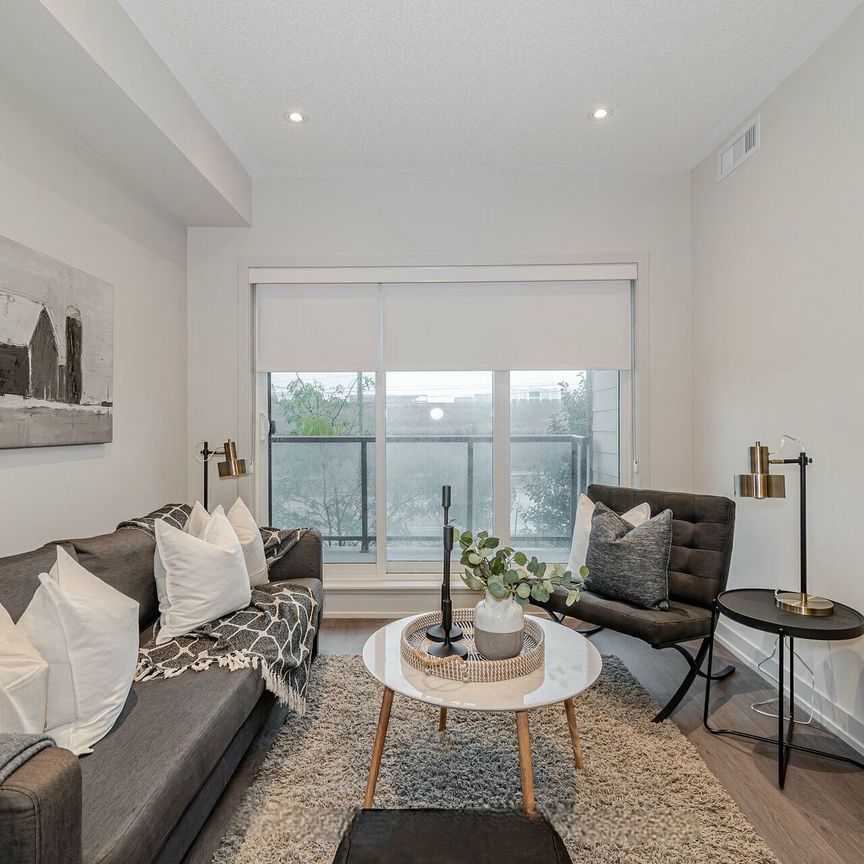 For Lease - 555 William Graham Drive Unit# 215, Aurora, Ontario - Photo 1