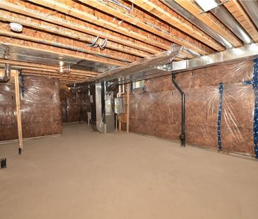 For Lease - 10 Heritage Way, Thorold, Ontario - Photo 5