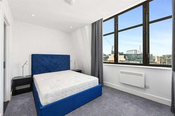 A newly refurbished one bedroom apartment in a convenient City location - Photo 1