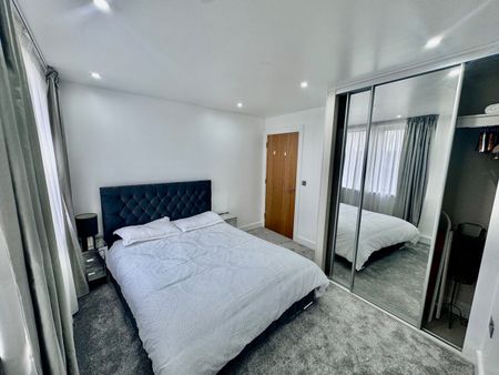 2 Bed Flat, Baldwin House, HA1 - Photo 5