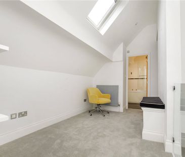 A truly stunning two-bedroom top floor apartment, situated in the highly sought-after Duchy area of Harrogate, offering spacious living accommodation and finished to an exceptional standard throughout. - Photo 1