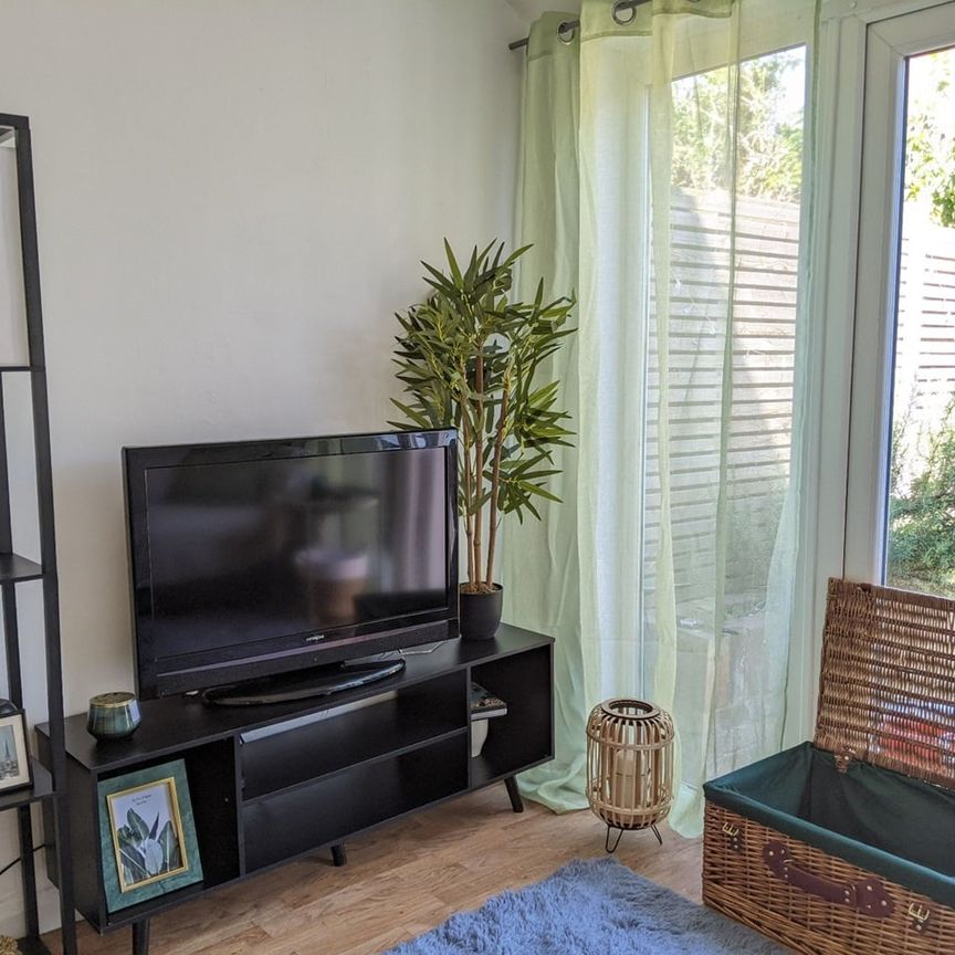 1 Bed Flat, Boundary Road, SW19 - Photo 1