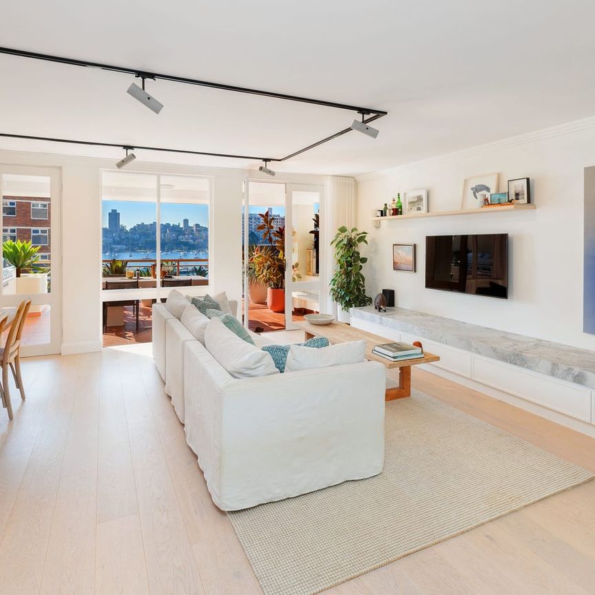 6 MONTH LEASE ONLY- Sumptuous Semi-Like 3-Bed Sanctuary In Prime Harbourside Setting, 3x Parking - Photo 1