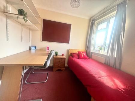 5 Bed Student Home - 43 Kemsing Gardens - Photo 1