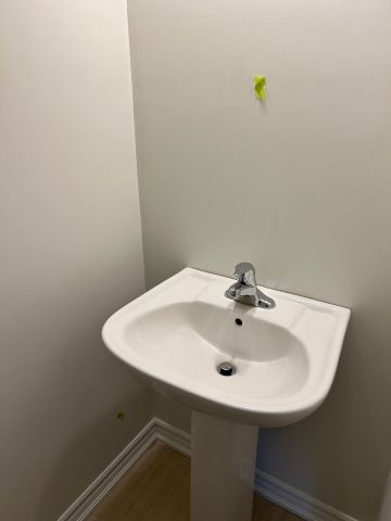 For Lease - 430 Okanagan Path, Oshawa, Ontario - Photo 2