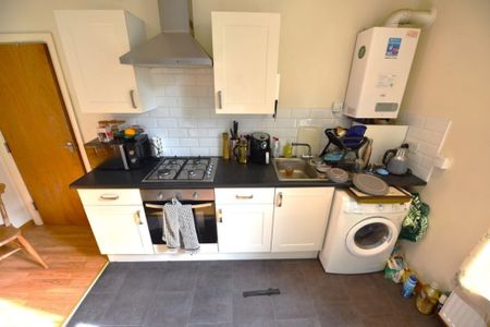 1 bedroom Flat in Midland Road, Leeds - Photo 3