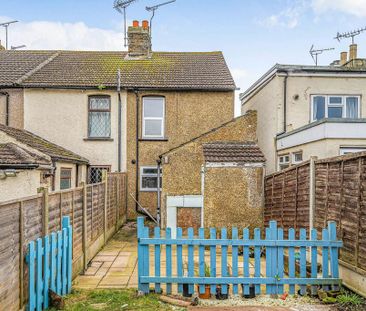 2 bedroom end of terrace house to rent - Photo 6