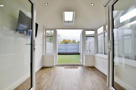 2 bedroom end of terrace house to rent - Photo 2