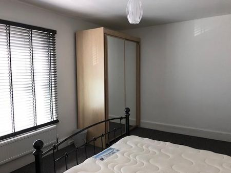 1 bedroom in a house share to rent - Photo 3