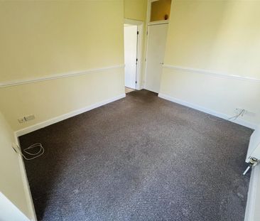 BPC00970 Top Floor Flat, Eastfield Road, Cotham, Bristol - Photo 2