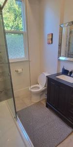 Oceanview Living on Dallas Road – 2 Bed, 1 Bath - Photo 4