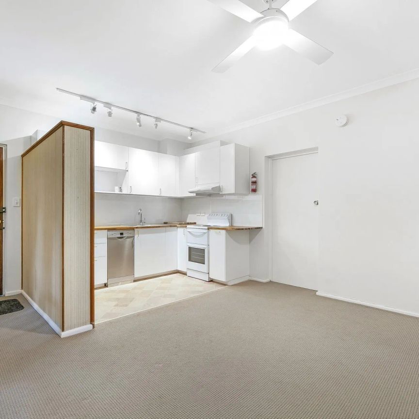 Cozy One Bedroom Unit in Heart of Hornsby - Photo 1