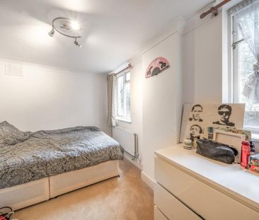 4 bedroom flat to rent - Photo 2