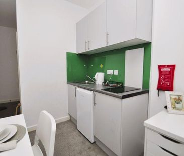 Studio to rent - Photo 6