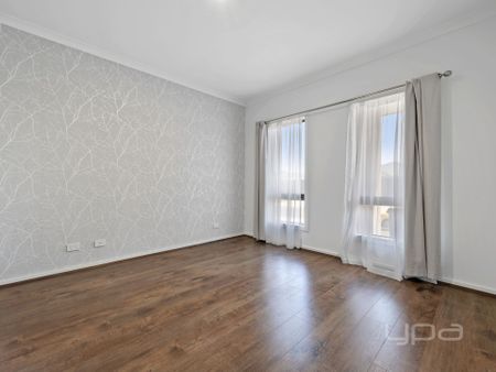 4 BEDROOM FAMILY HOME - Photo 2