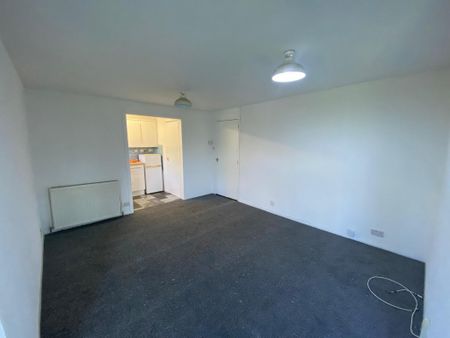 Robson Grove, Govanhill | £750 Monthly - Photo 3