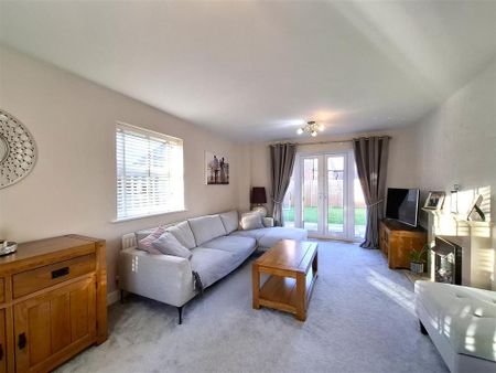 4 bedroom detached house to rent - Photo 2