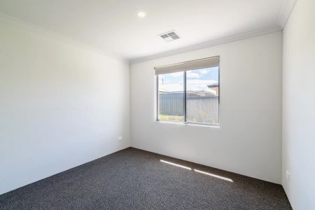 Stylish low-maintenance unit in the heart of Baldivis. - Photo 2
