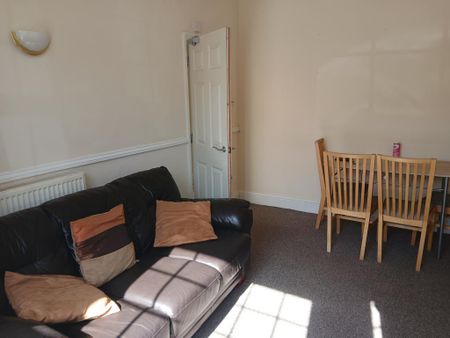 4 bedroom terraced house to rent - Photo 2