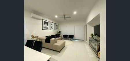 Stunning Family Home - Photo 3