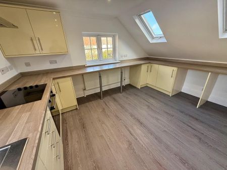 3 bedroom flat to rent - Photo 5