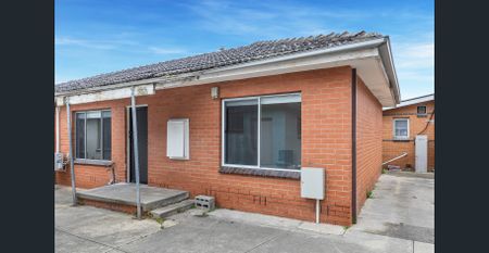 Beautiful renovated home. - Photo 3