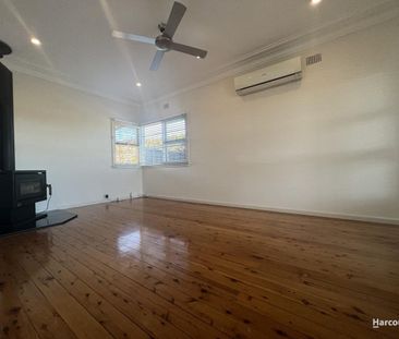 Stunning Family Home - Photo 2