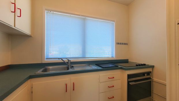 Spacious One Bedroom Apartment - Photo 1