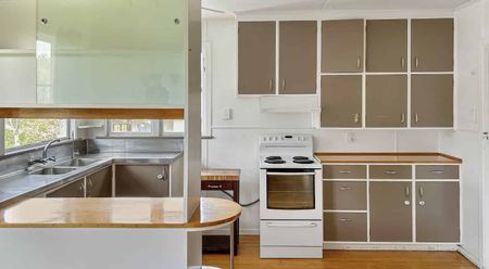 PARKLAND - 3 BEDROOM - Photo 2