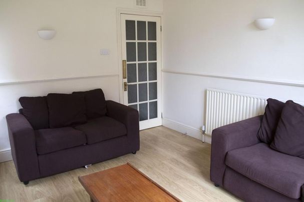 4 bedroom terraced house to rent - Photo 1