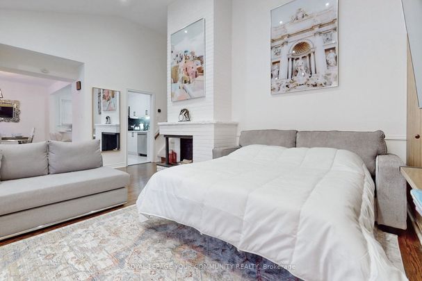 For Lease - 70 Bedford Park Avenue, Richmond Hill, Ontario - Photo 1