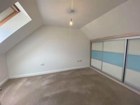 4 bedroom semi-detached house to rent - Photo 5