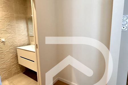 À LOUER SUPERBE APPARTEMENT T4 RÉNOVÉ DE 95 m² - Photo 2