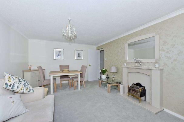 Well presented two bedroom ground floor apartment with allocated parking. - Photo 1