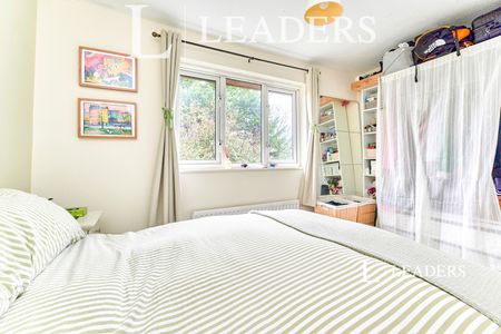 2 bedroom house to rent Rochford Close, Stansted, Essex, CM24 - Photo 4