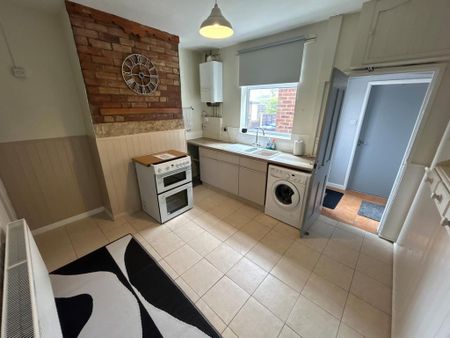 2 bedroom terraced house to rent - Photo 3
