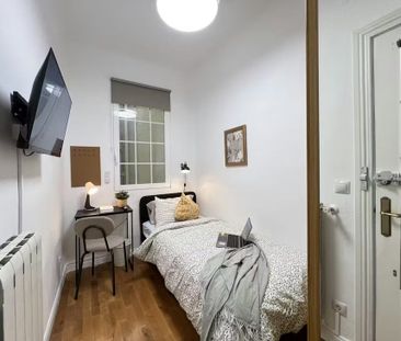 Calle de la Abada, Madrid, Community of Madrid 28013 - Photo 4