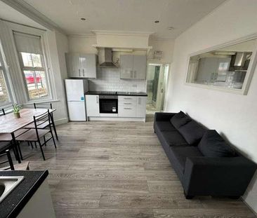 Slough, Berkshire, SL2 - Photo 2