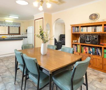 Four bedroom Family home in quite part of Wodonga - Photo 4