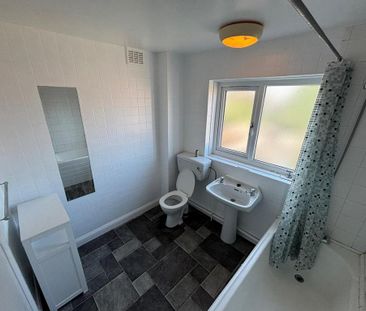 3 bedroom semi-detached house to rent - Photo 6