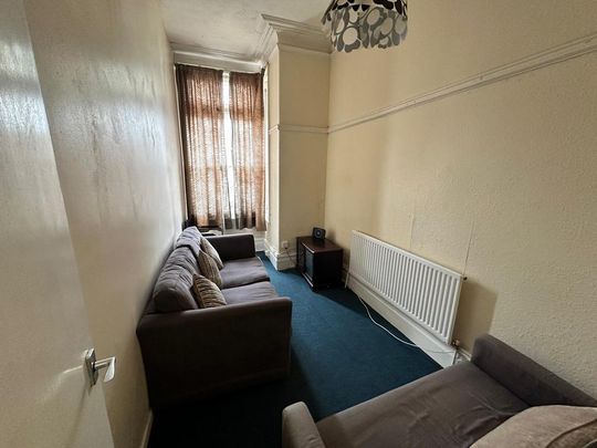 4 bedroom flat to rent - Photo 1