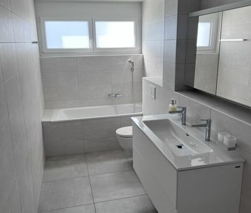 Dans immeuble récent - attique de 3.5 pièces - Photo 3