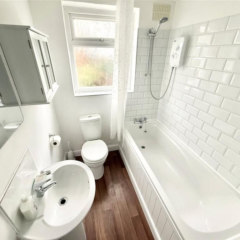 2 bedroom terraced house to rent - Photo 1