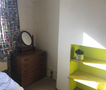 Room in a Shared House, Clyde Road, BN1 - Photo 3